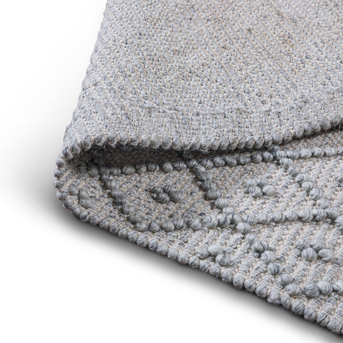 Millow - 8' X 10' Area Rug - Silver