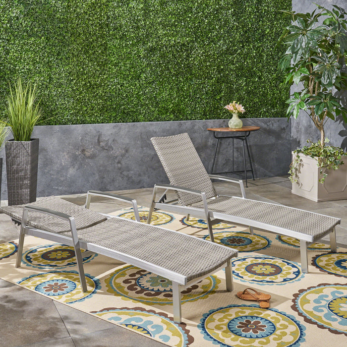 Oaxton - Chaise Lounge