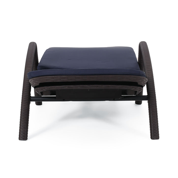 Mikael - Chaise Lounge With Cushion