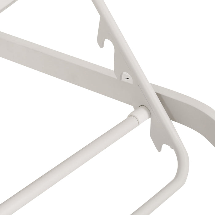 Finn - Contemporary Chaise Lounge For Outdoor Relaxation