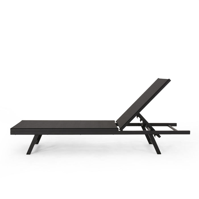 Salton - Chaise Lounge Outdoor Relaxation