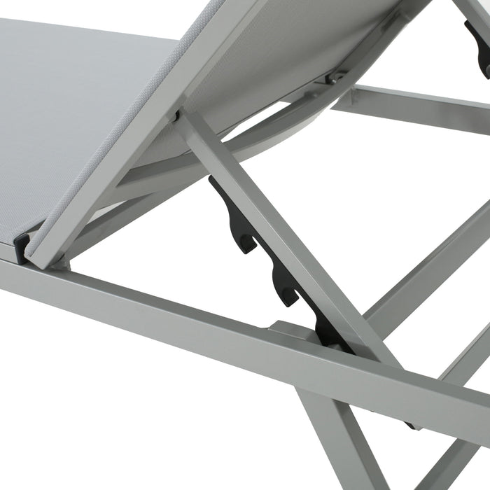 Salton - Chaise Lounge Outdoor Relaxation