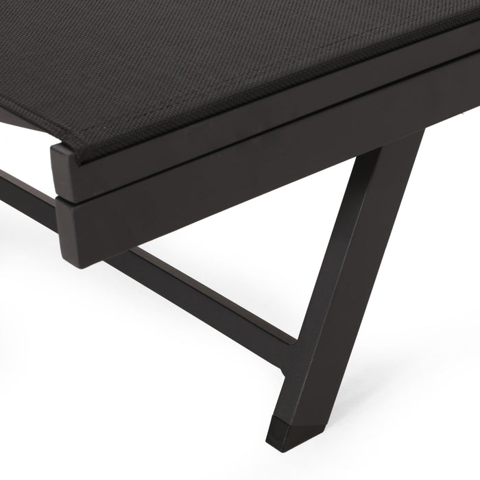 Salton - Chaise Lounge Outdoor Relaxation